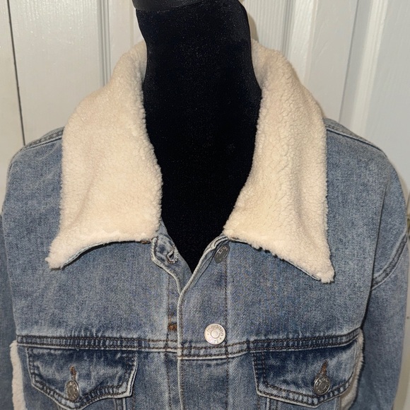 Madden Girl Blue Denim Jacket with Cream Sherpa Lining - Picture 2 of 15
